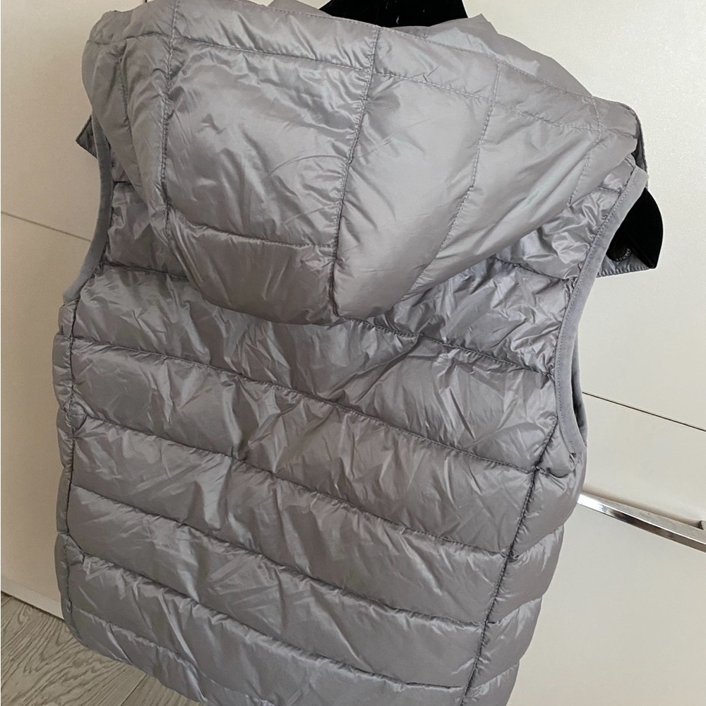 Burberry Silver Quilted Hooded Vest - Picture 6 of 6